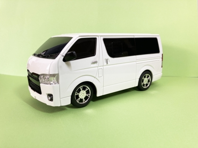 白いハイエース